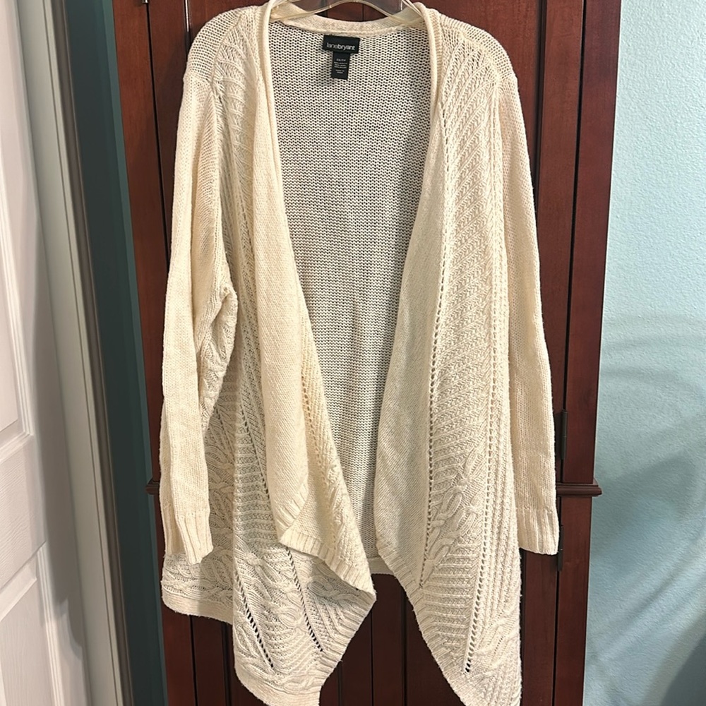 Beautiful Lane Bryant Sweater! Size 22/24 and barely worn!
